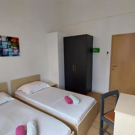 R&e Apartament *